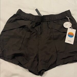 Vuori dark olive green Women's Elastic-Waist Athletic Shorts